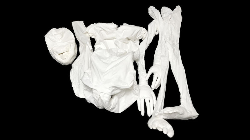 骨格を入れた人形袋。頭部、頸部（首）、胴体、右腕、左腕、右脚、左脚。
